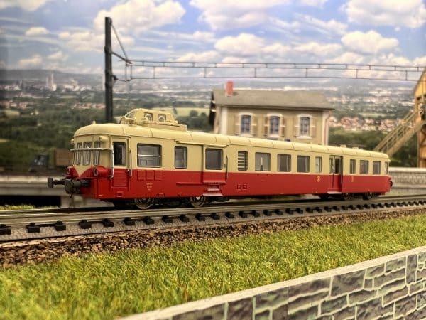 Trains160 16061 - X3922 Autorail Picasso rouge/crème- Nice - 1ère & 2ème classe - N - Ep III